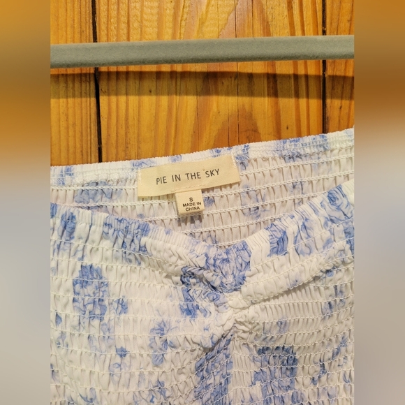 Elegant Blue Floral Blouse - Picture 5 of 9